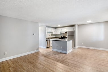 515-525 E Drake Rd 1-3 Beds Apartment for Rent Photo Gallery 1